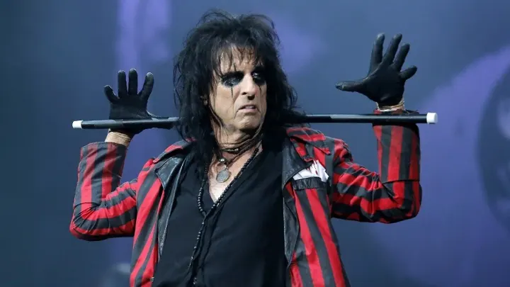 Známy rocker Alice Cooper svoj život oddal Bohu. Vyzýva svet k obráteniu