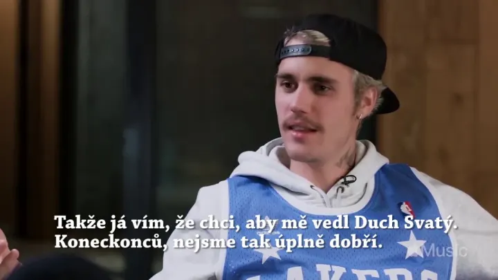 Justin Bieber mluví o své víře a přijetí Ježíše Krista (video)